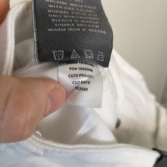 Torrid Boyfriend Crop Optic White Distressed Jeans in Vintage Stretch - Picture 8 of 8